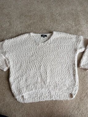 Lulus White V-Neck Knit Sweater – Size XS
